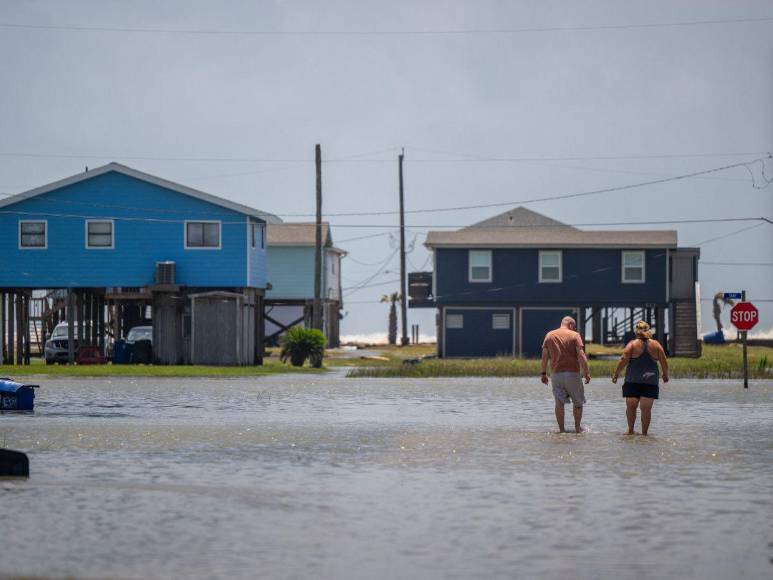 Muertos, calles inundadas y árboles caídos provoca tormenta Alberto en México