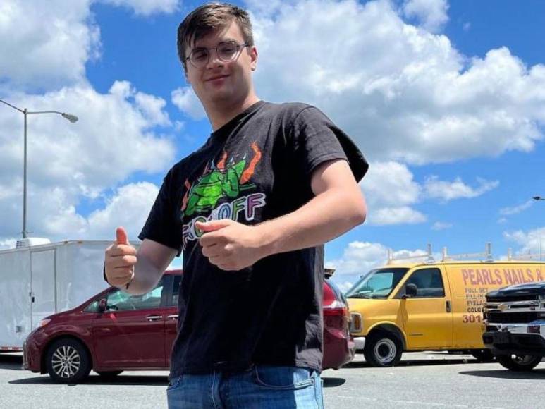 Una relación con estrictos acuerdos: así es el noviazgo de Daniel con Carmen, siamesa que comparte pelvis con su hermana