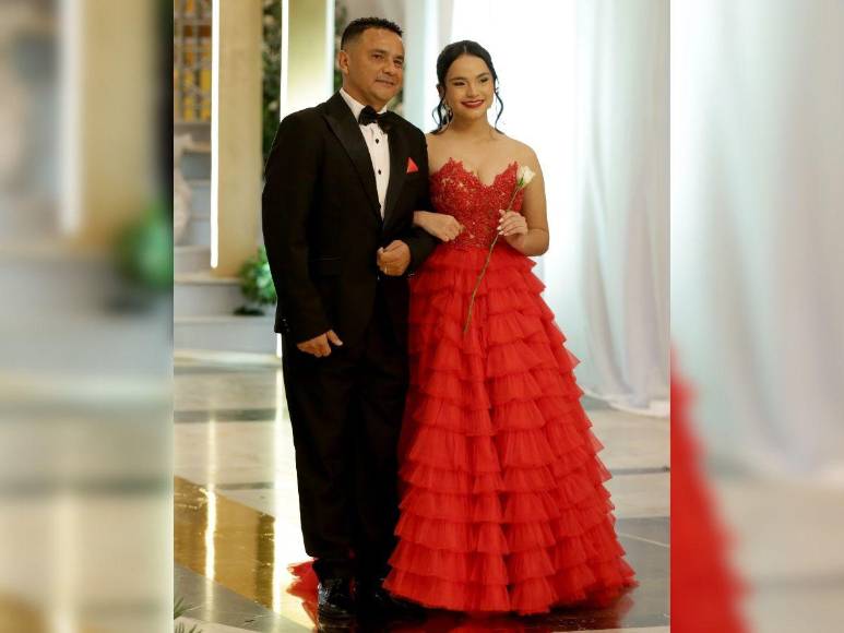 Sobriedad y elegancia en la Prom Night 2024 de Dowal School