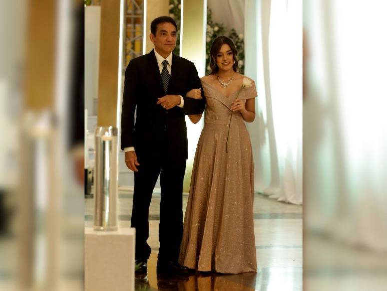 Sobriedad y elegancia en la Prom Night 2024 de Dowal School