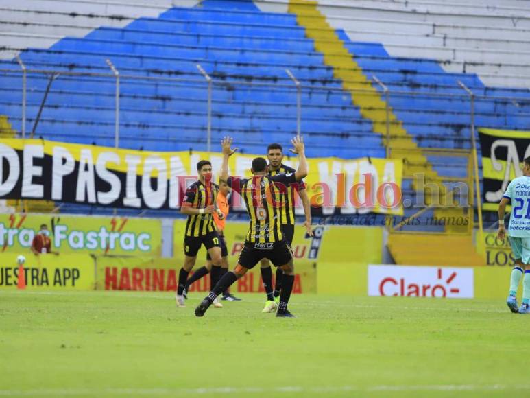 Emociones, trámite parejo y sufrimiento en la banca: Así se vivió el empate entre Real España y Motagua