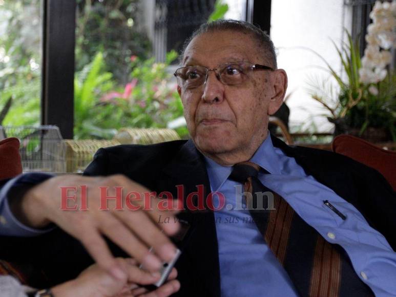 Destacado político, diplomático y analista: La trayectoria de Enrique Ortez Colindres