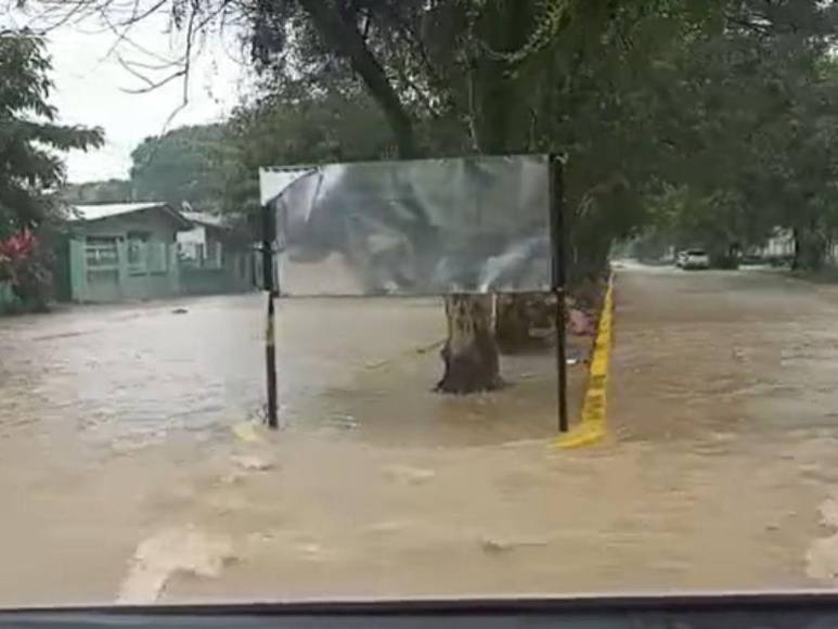 Ríos desbordados, inundaciones y sectores incomunicados por fuertes lluvias en Honduras