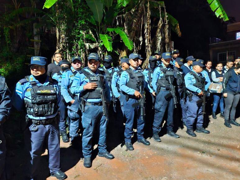 Cubiertos con ramas y semidesnudos: así hallaron a jóvenes desaparecidos en mudanza