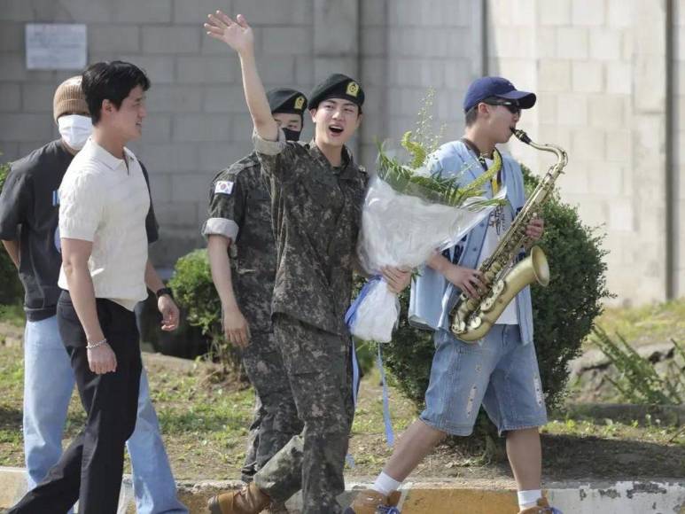 Jin de BTS finaliza su servicio militar obligatorio en Corea del Sur