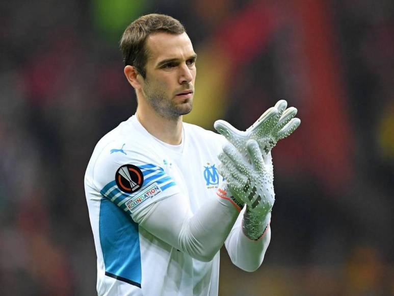 Fichajes: Real Madrid confirma baja y va por un defensor, Barcelona lanza oferta