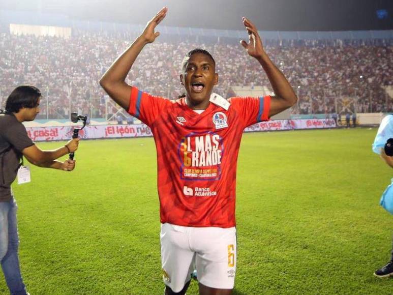 Olimpia para Apertura 2024: Cinco salidas y los fichajes de Pedro Troglio