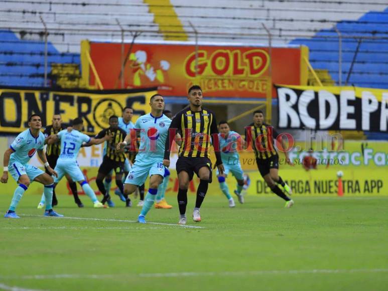 Emociones, trámite parejo y sufrimiento en la banca: Así se vivió el empate entre Real España y Motagua