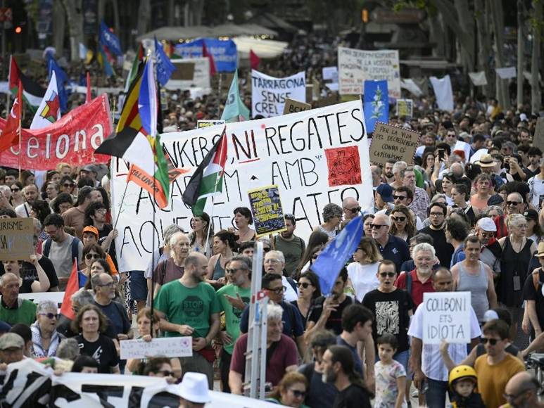 Barcelona protesta contra el turismo masivo: “Hace invivible la ciudad”