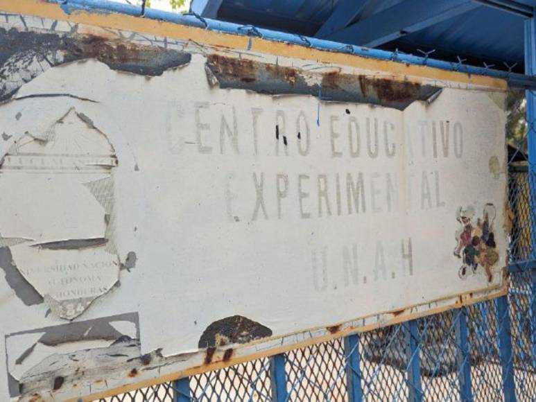 Antes y después de la Escuela Experimental de la UNAH reconstruida por Shin Fujiyama