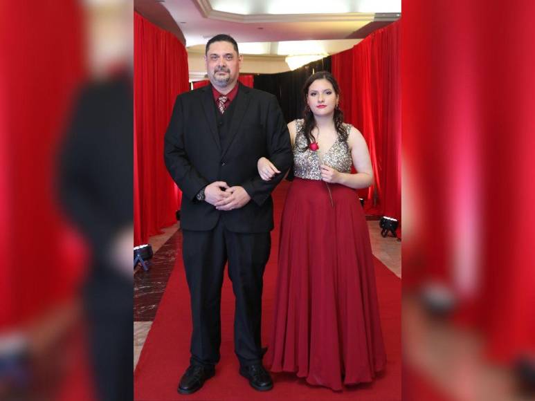 Prom 2024 de la England School, una velada investida de elegancia