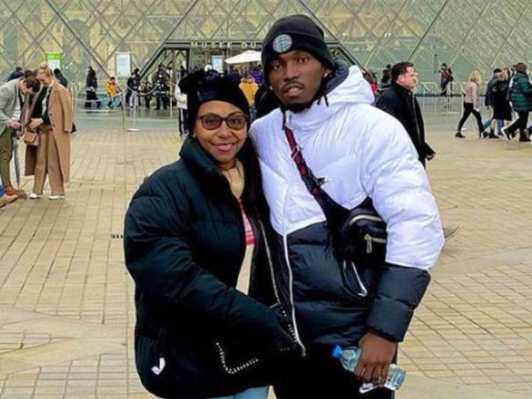 Amor y agradecimiento: Así conmemora el fútbol hondureño el Día de la Madre