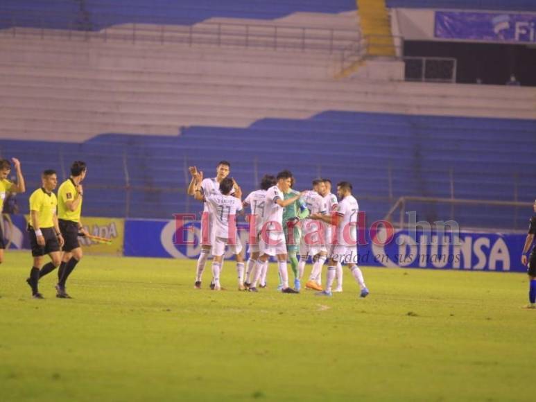Tristeza catracha y celebración azteca: Las imágenes del triunfo de México ante Honduras