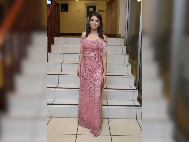 Prom 2024 de la England School, una velada investida de elegancia