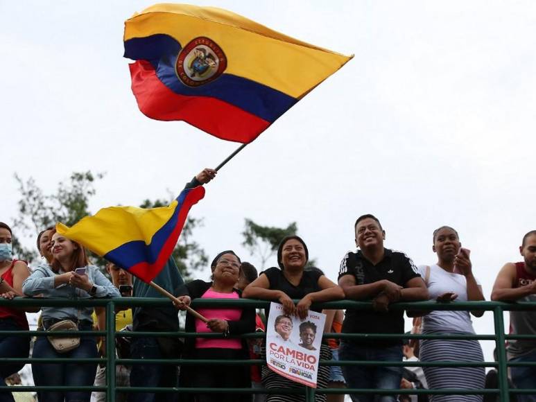 Colombianos celebran el triunfo de Gustavo Petro, presidente de Colombia (Fotos)