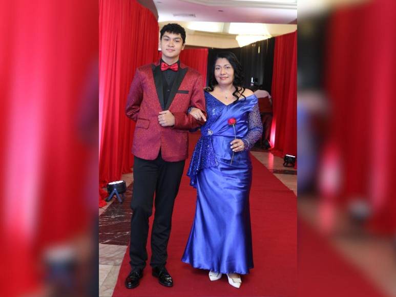 Prom 2024 de la England School, una velada investida de elegancia