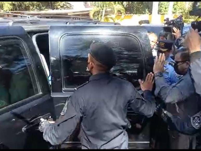 Bajo fuerte resguardo policial y en caravana: así fue el traslado del exdiputado Midence Oquelí a la CSJ