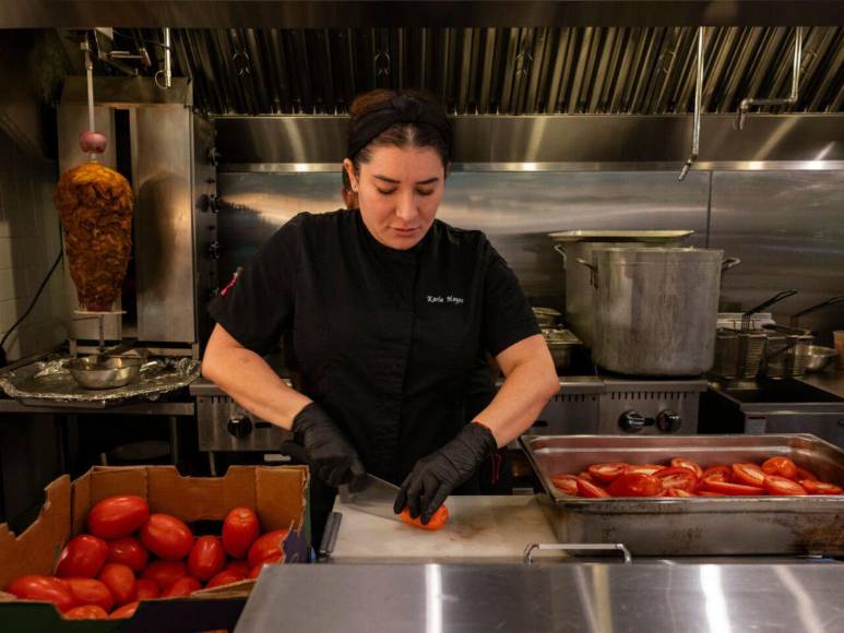 Karla Hoyos, la chef mexicana que alimenta a víctimas de crisis