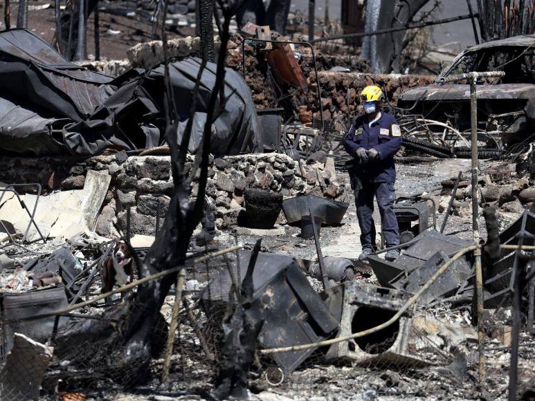 El misterio detrás la casa de techo rojo que sobrevivió a los incendios en Hawái