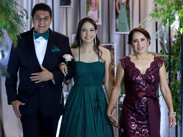 Sobriedad y tradición en la Prom Night de Antares y Aldebarán