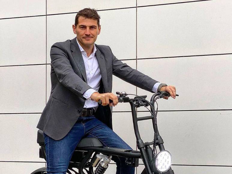 Se divorcia y un año después se declara gay: las polémicas de Iker Casillas, exportero de Real Madrid (Fotos)