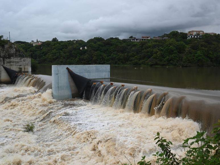 Tormenta Pilar mantiene en emergencia a Centroamérica por las lluvias