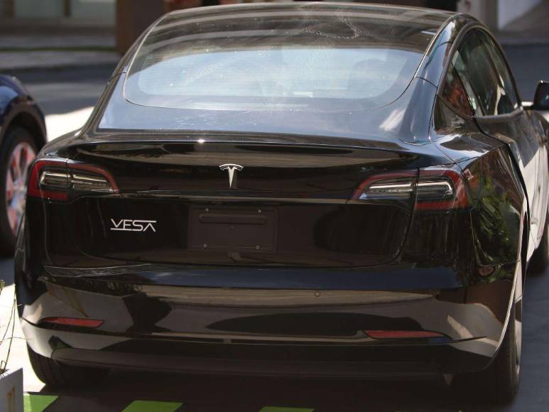 Lujosos y modernos, así es el interior de los vehículos eléctricos marca Tesla que ya recorren Honduras