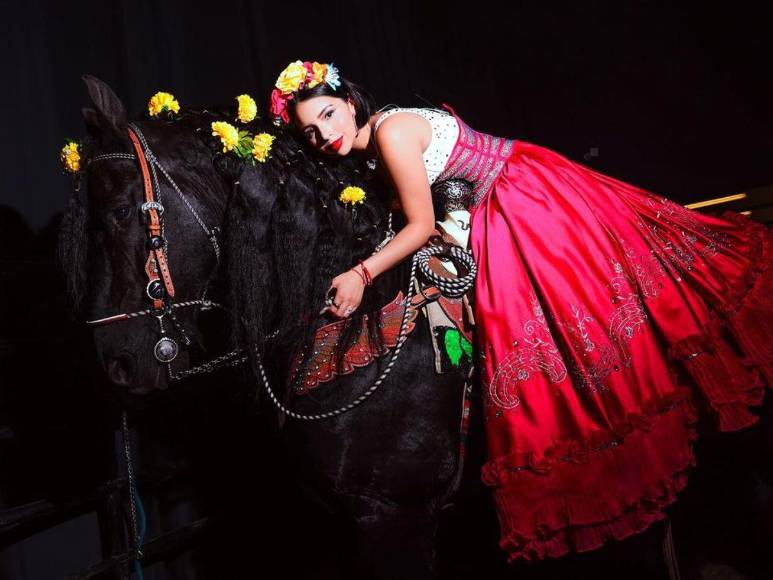 ¿Quién es Ángela Aguilar, la nueva novia de Christian Nodal?