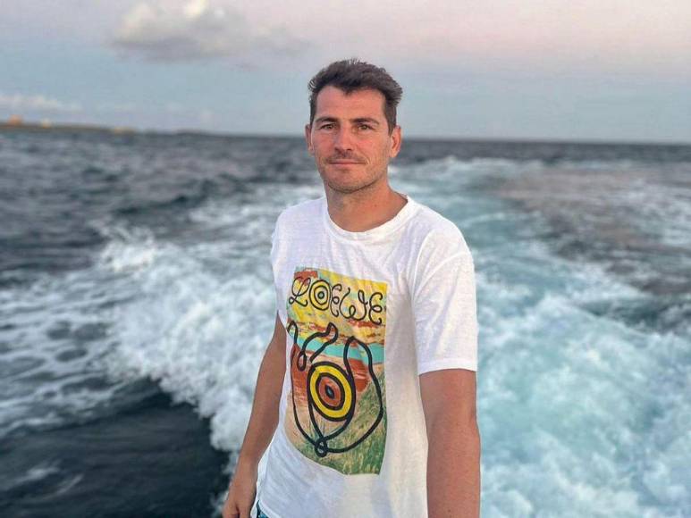Se divorcia y un año después se declara gay: las polémicas de Iker Casillas, exportero de Real Madrid (Fotos)