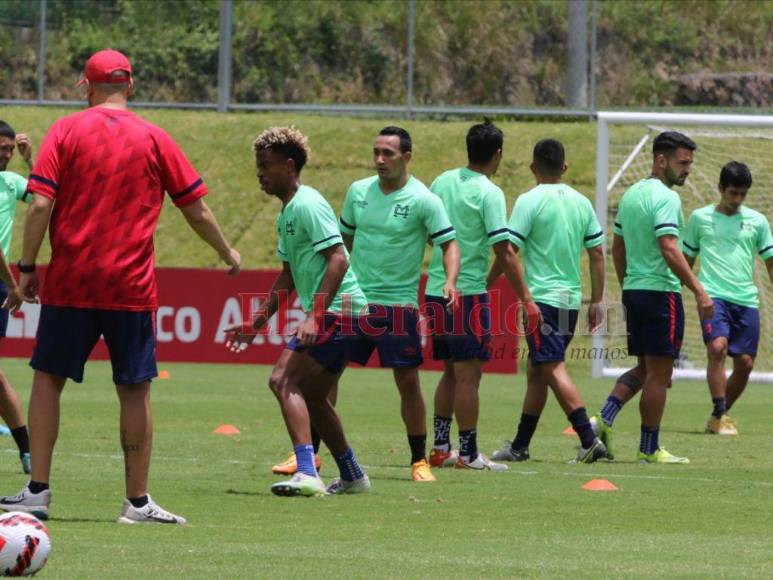 ¡Admirable hospitalidad! Municipal entrenó en el CAR del Olimpia; así fue la práctica del conjunto chapín
