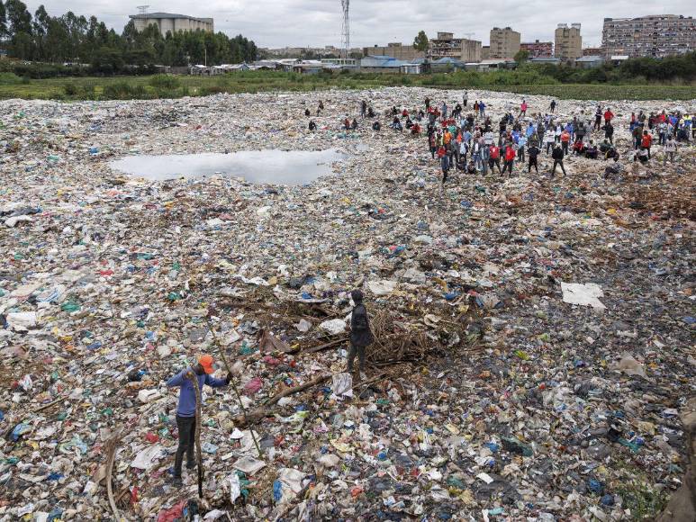 Detienen a asesino serial en Kenia; descuartizó a 42 mujeres