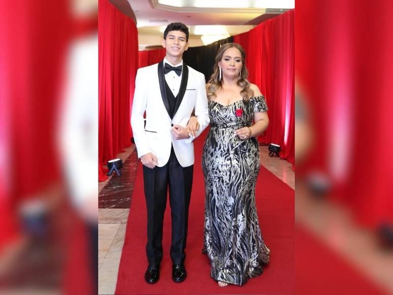 Prom 2024 de la England School, una velada investida de elegancia