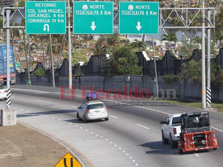 Con luto, en medio de accidentes y bajo el sol, veraneantes retornan a la capital (FOTOS)