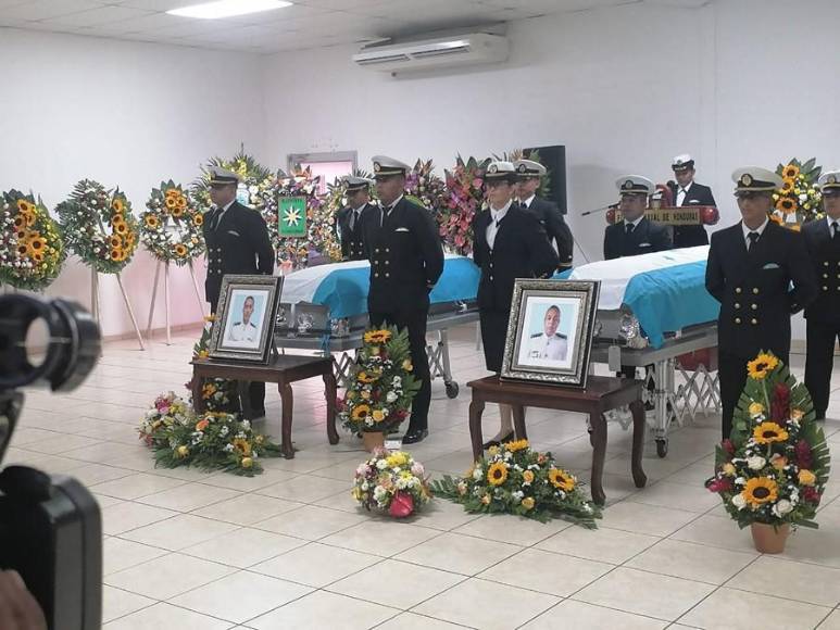 Con honores y lágrimas reciben a navales víctimas de explosión en Puerto Cortés