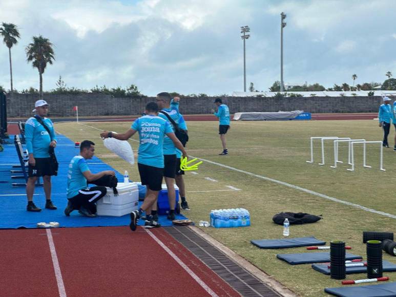 ¿Cómo luce la cancha? Así fue el entrenamiento de Honduras en Bermudas