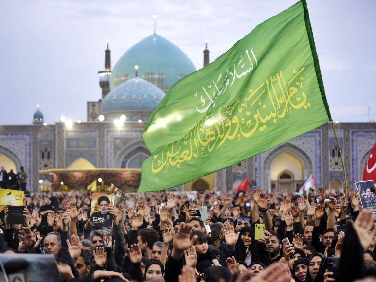 Millones de personas sepultan a presidente de Irán, víctima de accidente aéreo