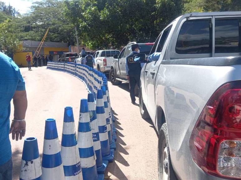 Bajo fuerte resguardo policial y en caravana: así fue el traslado del exdiputado Midence Oquelí a la CSJ