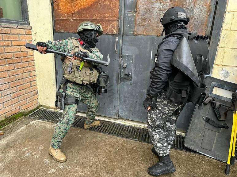 Al estilo de El Salvador, militares toman control de varias cárceles de Ecuador