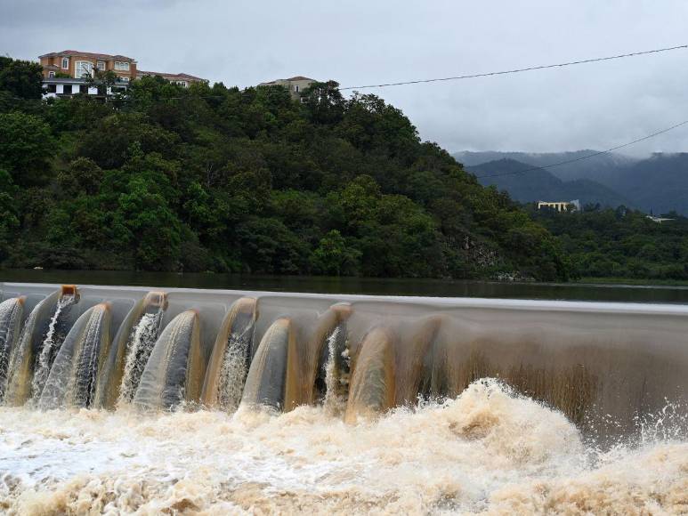 Tormenta Pilar mantiene en emergencia a Centroamérica por las lluvias