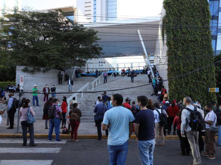 Las imágenes que dejó la protesta del personal de salud en el CCG para exigir reajuste salarial