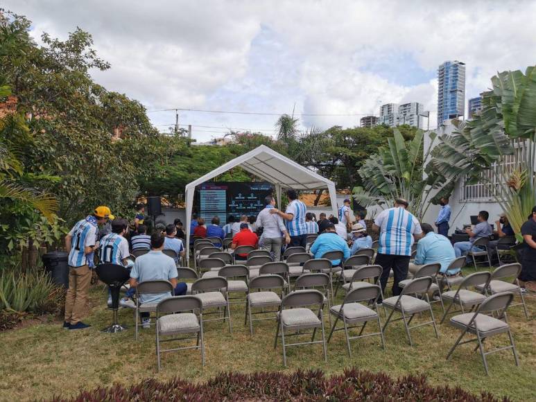 Así disfrutó la comunidad argentina en Honduras el decisivo partido contra México en el Mundial de Qatar 2022