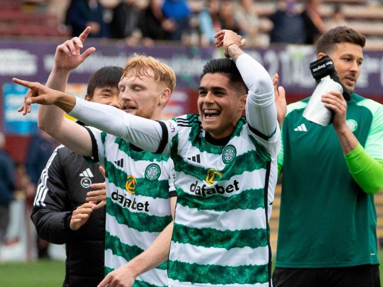 ¿Con homenaje a Pavón? Así celebró Luis Palma su primer gol con el Celtic en Escocia