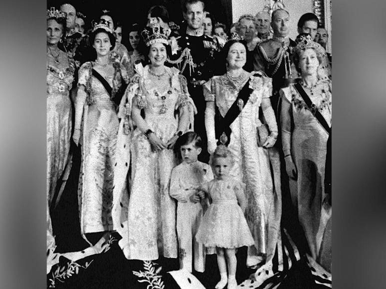 Primero con título universitario, pintor y saluda a los árboles: Curiosidades del rey Carlos III que no conocías