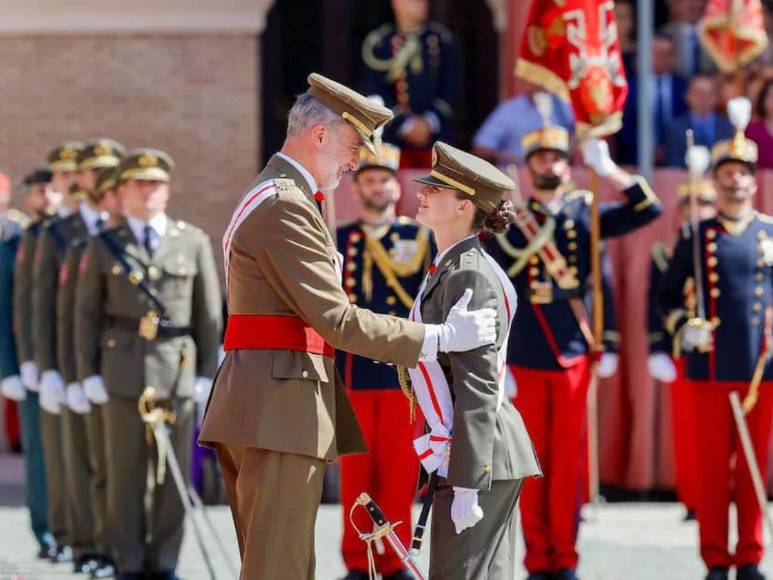La princesa Leonor se despide de la academia militar en Zaragoza