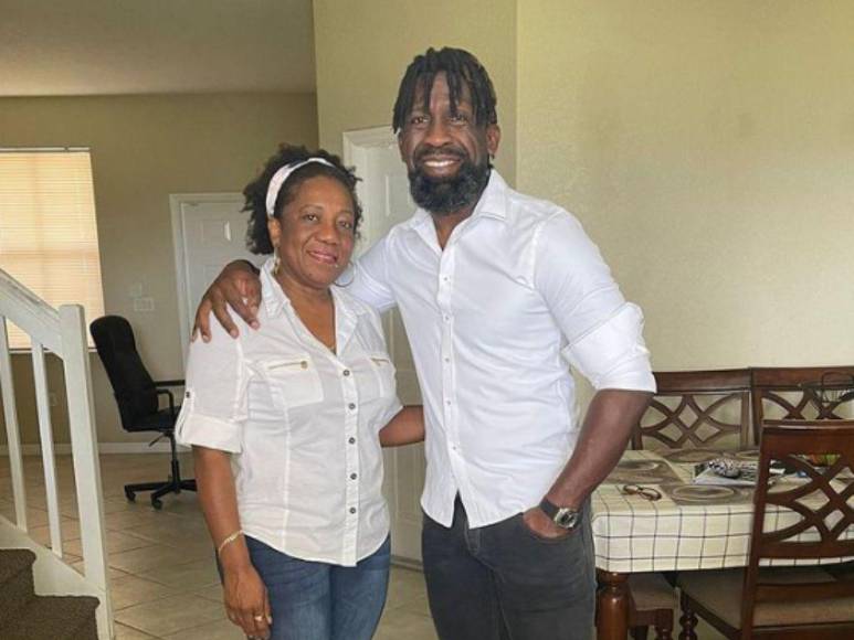 Amor y agradecimiento: Así conmemora el fútbol hondureño el Día de la Madre