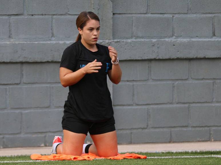 Madre de mellizos, estudiante universitaria y goleadora de la H y el Olimpia: así es la talentosa futbolista Linda Moncada