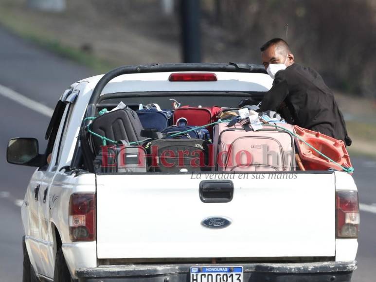 Con luto, en medio de accidentes y bajo el sol, veraneantes retornan a la capital (FOTOS)