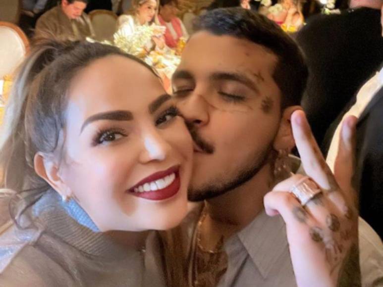 “A Belinda su belleza es la que la tiene sentada”: polémicas declaraciones de madrina de Nodal