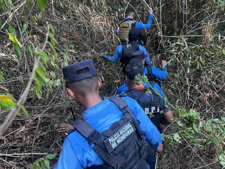 Así era el campamento de la Pandilla 18 en El Merendón; tenían indumentaria policial
