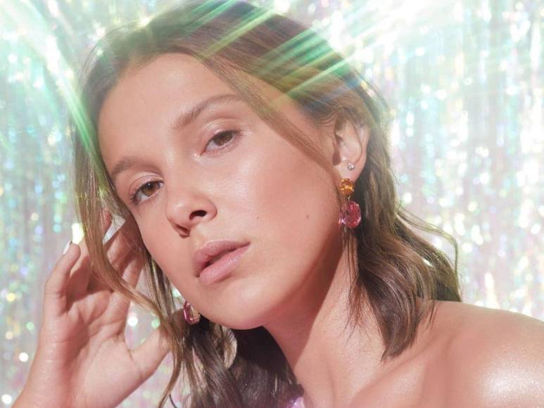 Una estrella en ascenso y empresaria: así ha sido el cambio físico de Millie Bobby Brown a sus 19 años
